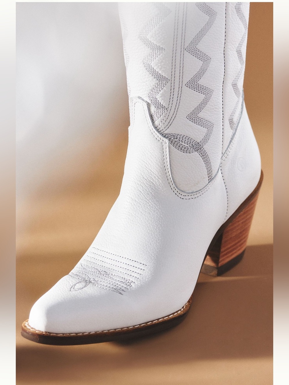 dingo White Western Knee-High Leather Boots with Stacked Heel and Stitching - Picture 6 of 8